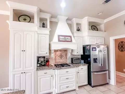 Kitchen - 515 Springhill Xing, Brandon, MS 39047 photo 5 of 5