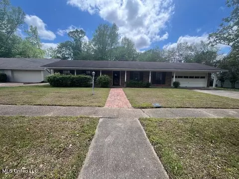 1336 Riverwood Dr, Jackson, MS 39211