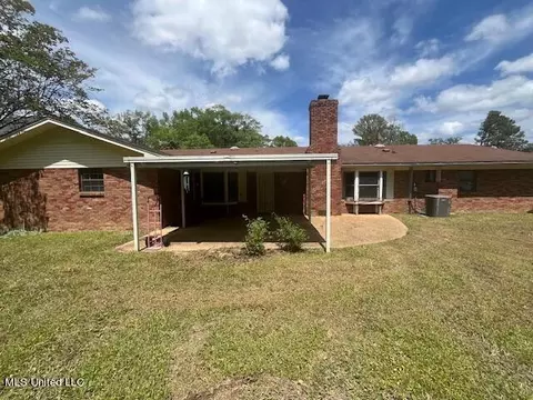 Exterior - 1336 Riverwood Dr, Jackson, MS 39211 photo 7 of 8