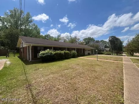 Exterior - 1336 Riverwood Dr, Jackson, MS 39211 photo 8 of 8