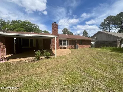 Exterior - 1336 Riverwood Dr, Jackson, MS 39211 photo 6 of 8