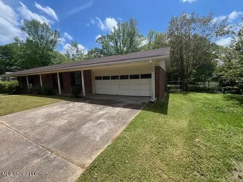 Exterior - 1336 Riverwood Dr, Jackson, MS 39211 photo 5 of 8