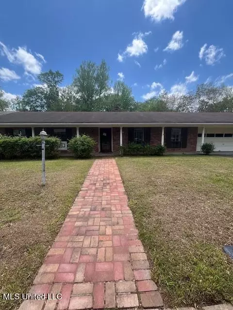 Exterior - 1336 Riverwood Dr, Jackson, MS 39211 photo 2 of 8