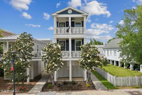 215 E Second St #1-A, Pass Christian, MS 39571