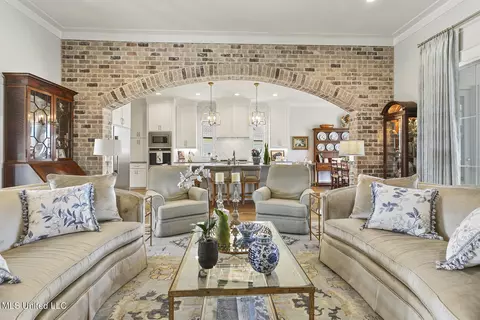 Living - 469 Brazos Dr, Brandon, MS 39047 photo 2 of 4