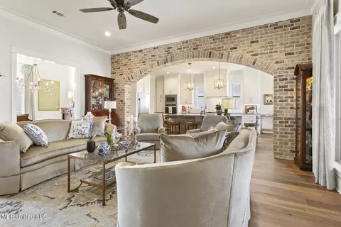 Living - 469 Brazos Dr, Brandon, MS 39047 photo 3 of 4