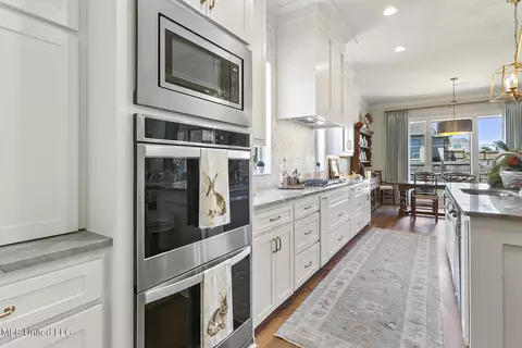 Kitchen - 469 Brazos Dr, Brandon, MS 39047 photo 6 of 8