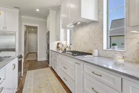Kitchen - 469 Brazos Dr, Brandon, MS 39047 photo 2 of 8