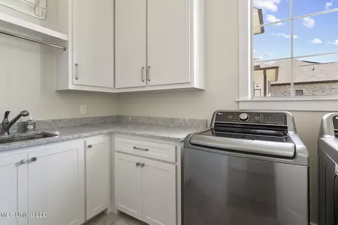 Kitchen - 469 Brazos Dr, Brandon, MS 39047 photo 8 of 8