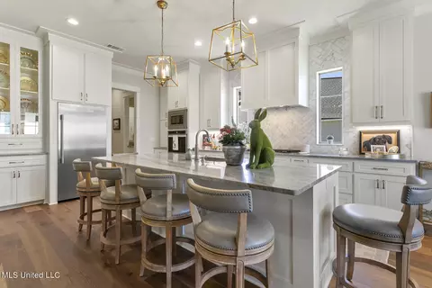 Kitchen - 469 Brazos Dr, Brandon, MS 39047 photo 5 of 8