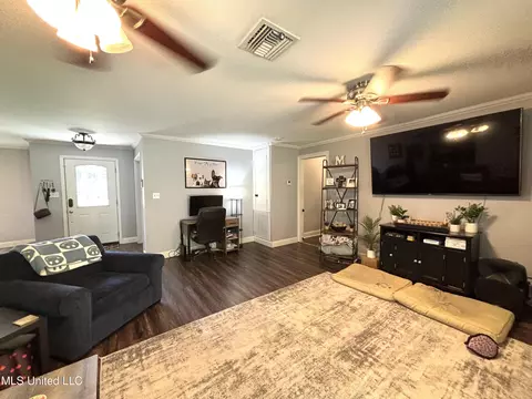 Living - 121 Dick Kennedy Rd, Picayune, MS 39466 photo 2 of 3