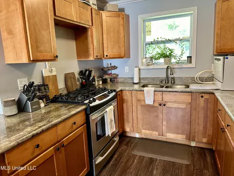 Kitchen - 121 Dick Kennedy Rd, Picayune, MS 39466 photo 2 of 4