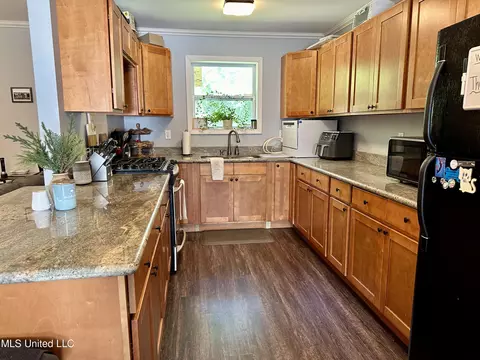 Kitchen - 121 Dick Kennedy Rd, Picayune, MS 39466 photo 4 of 4
