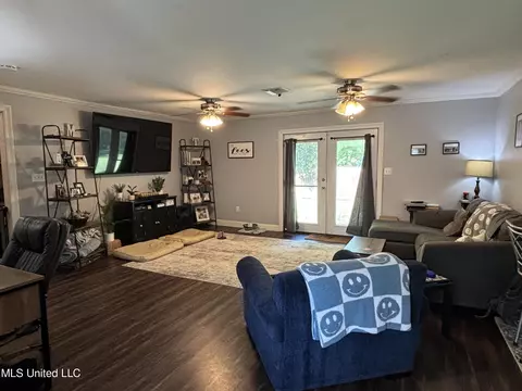 Living - 121 Dick Kennedy Rd, Picayune, MS 39466 photo 3 of 3