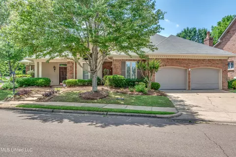 24 Autumn Hill Dr, Jackson, MS 39211