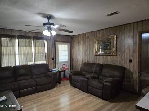 423 Grennie Morow Rd, Lawrence, MS 39336 photo 2