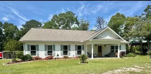 311 Lakeside Dr, Carriere, MS 39426