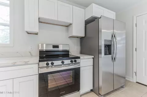 Kitchen - 19611 Brighton Dr, Saucier, MS 39574 photo 2 of 4