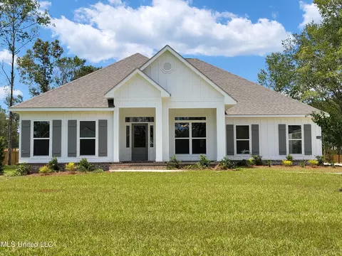 19050 Harrington Cir, Biloxi, MS 39532