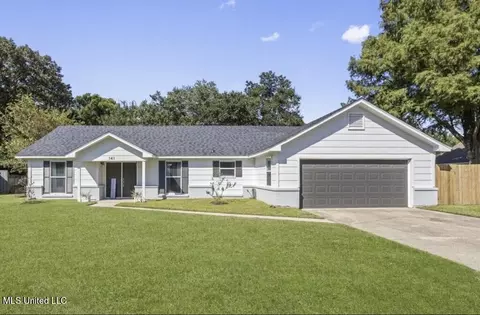 141 Reynolds Cir, Ocean Springs, MS 39564