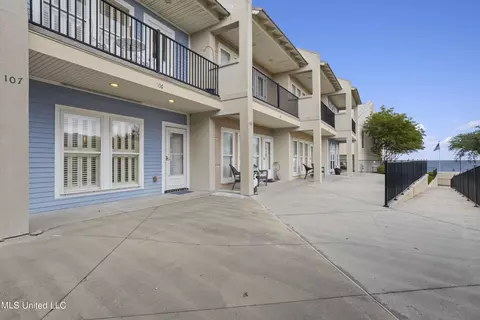 548 W Beach Blvd #106, Long Beach, MS 39560