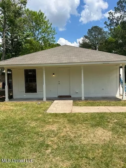 836 Harvey St, Pearl, MS 39208