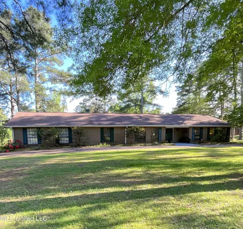 1729 Pinehill Ln, Raymond, MS 39154