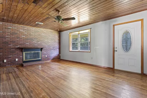 Living - 7524 Frank Griffin Rd, Moss Point, MS 39563 photo 1 of 4