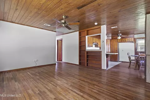 Living - 7524 Frank Griffin Rd, Moss Point, MS 39563 photo 4 of 4