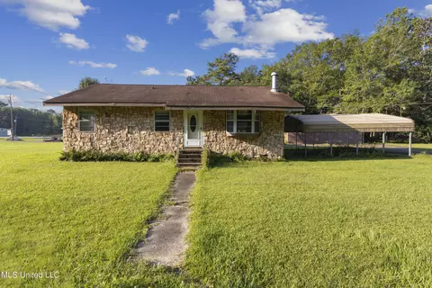 7524 Frank Griffin Rd, Moss Point, MS 39563