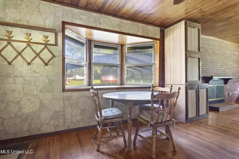 Dining - 7524 Frank Griffin Rd, Moss Point, MS 39563 photo 1 of 2
