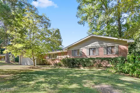 869 Briarwood Dr, Jackson, MS 39211