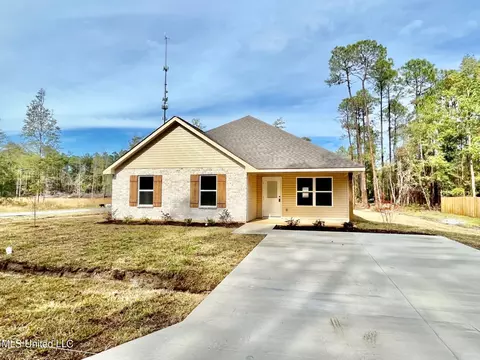 232 Music St, Waveland, MS 39576