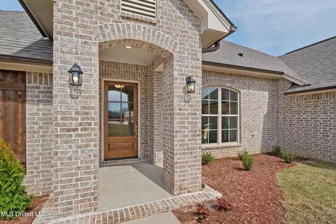 13026 Pebble Ridge Dr, Byhalia, MS 38611