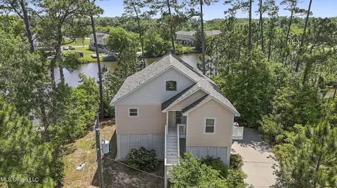714 Bluelake Cv, Pass Christian, MS 39571