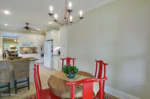 219 E Towne, Brandon, MS 39042 photo 14
