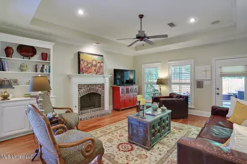 219 E Towne, Brandon, MS 39042 photo 5