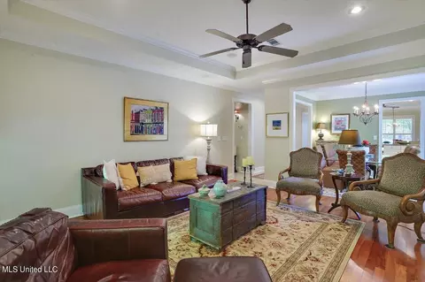 219 E Towne, Brandon, MS 39042 photo 6