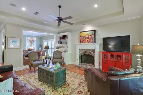 219 E Towne, Brandon, MS 39042 photo 7