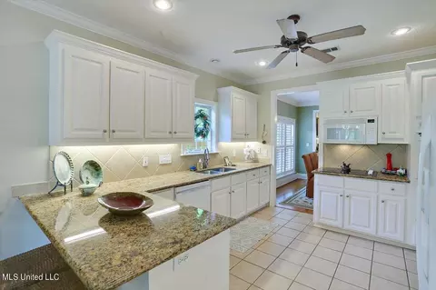 219 E Towne, Brandon, MS 39042 photo 11