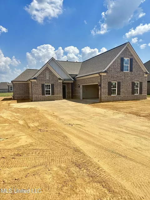 2481 Dela Dr, Southaven, MS 38672