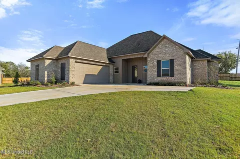 110 Catherine Blvd, Clinton, MS 39056
