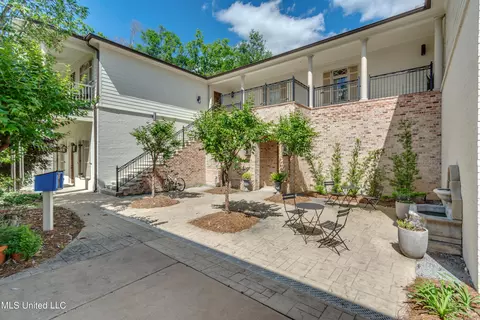 128 N Maple St #B, Ridgeland, MS 39157
