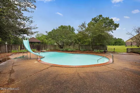 Exterior - 162 Parks Rd, Jackson, MS 39212 photo 6 of 18