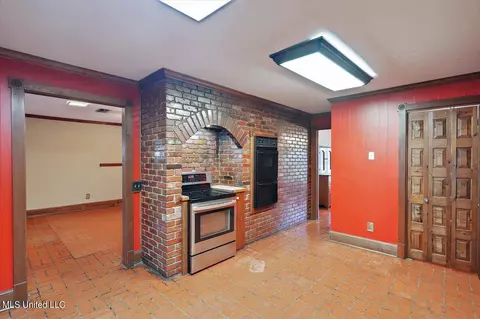 Kitchen - 162 Parks Rd, Jackson, MS 39212 photo 2 of 4