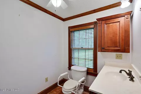 Bath - 162 Parks Rd, Jackson, MS 39212 photo 3 of 7