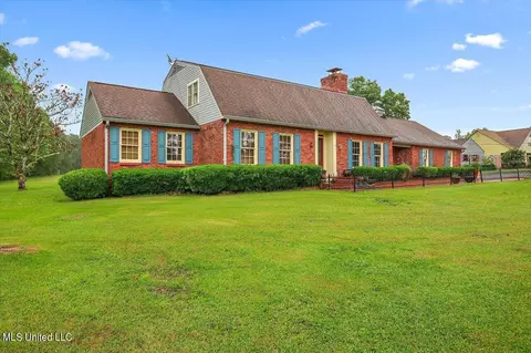 Exterior - 162 Parks Rd, Jackson, MS 39212 photo 2 of 18