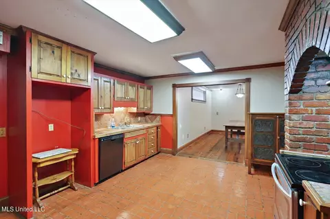 Kitchen - 162 Parks Rd, Jackson, MS 39212 photo 4 of 4