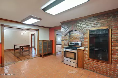 Kitchen - 162 Parks Rd, Jackson, MS 39212 photo 3 of 4
