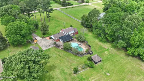 Exterior - 162 Parks Rd, Jackson, MS 39212 photo 15 of 18